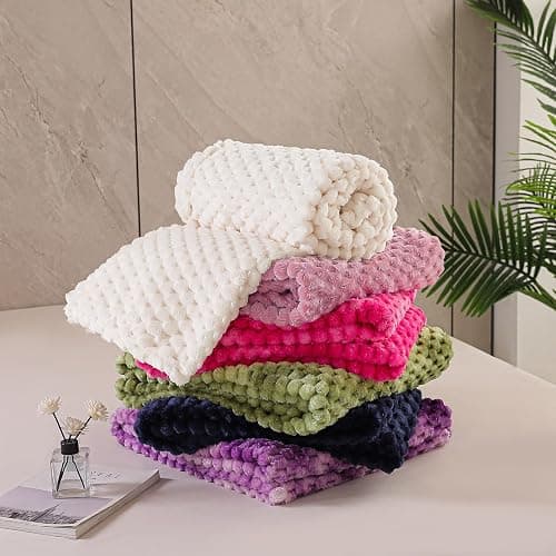Exclusivo Mezcla Extra Large Fleece Throw Blanket for Couch, 50x70 Inches Stylish Jacquard Soft Throw Blanket, Fuzzy Cozy Lightweight for All Season, Forest Green thumbnail 9