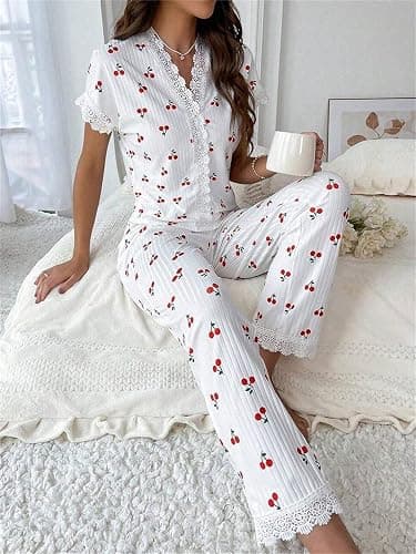 Ensemble pyjama côtelé 2 pièces pour femme avec haut boutonné et pantalon long avec bordure en dentelle thumbnail 5