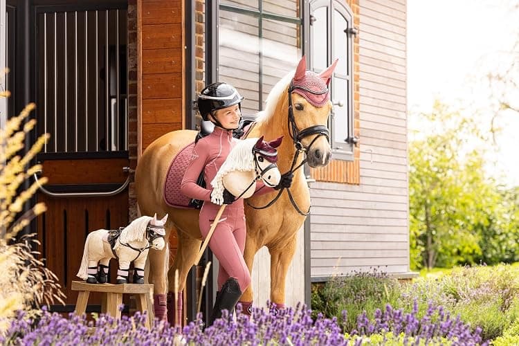 LeMieux Toy Pony Popcorn - Palomino Show Horse - Soft Coat - Educational Toy - Suitable for Ages 3+ thumbnail 5
