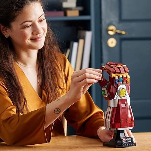 LEGO Marvel Nano Gauntlet, Iron Man Model with Infinity Stones, 76223 Avengers: Endgame Film Set, Collectable Memorabilia, Gift Idea for Adults and Teens - Multicolor thumbnail 6