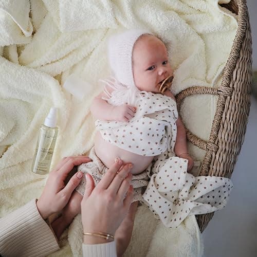 mushie Organic Baby Oil | Hypoallergenic, Lightweight to Prevent Moisture Loss | Certified COSMOS ORGANIC | Made in Denmark, 4.9 fl oz (145 mL) thumbnail 4