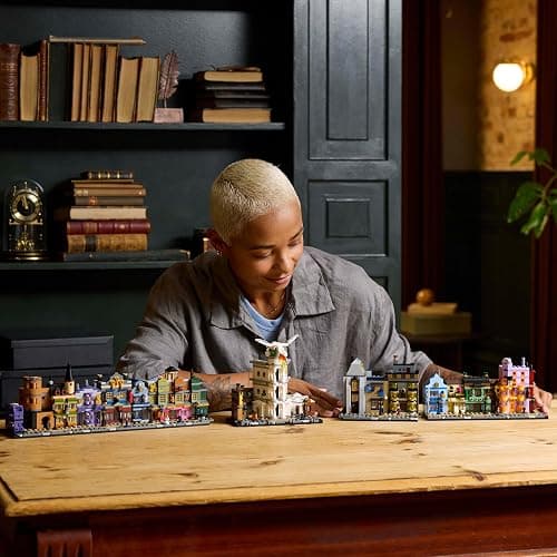 LEGO Harry Potter Die Zauberläden der Winkelgasse - Miniaturstraße zum Ausstellen - 12 Mikrofiguren zum Sammeln, inkl. Harry Potter, Draco Malfoy, Hermine Granger - Geschenk für Erwachsene 76444 thumbnail 2