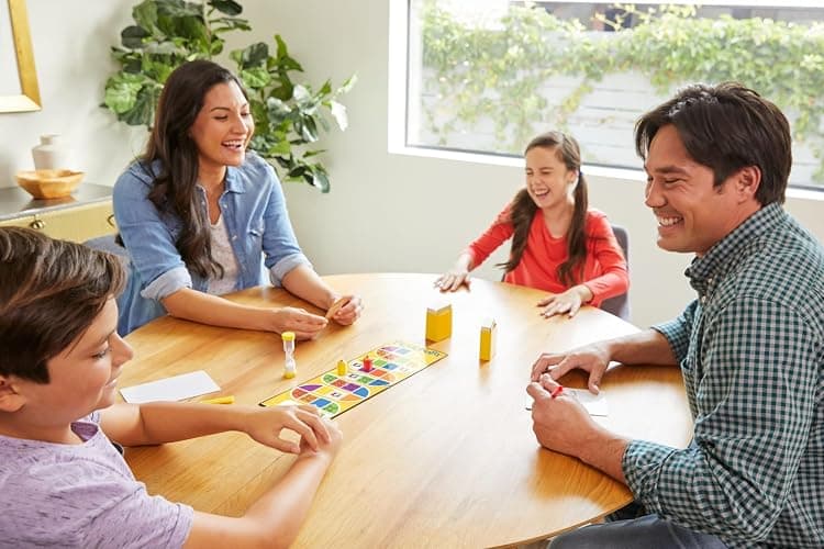 Mattel Games Pictionary Family Board Game for Kids, Adults and Game Night for 2 Teams with Erasable Markers, Boards and Sand Timer thumbnail 2