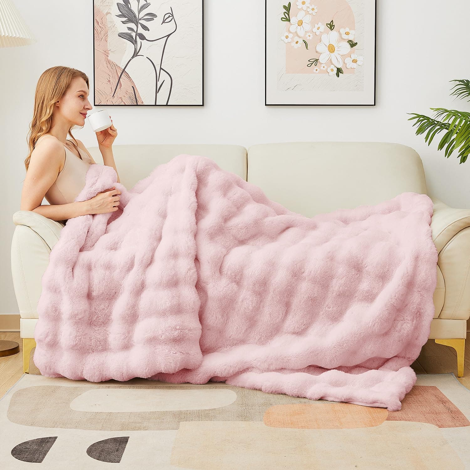 Latepis Pink Faux Fur Throw Blanket for Couch Bubble Cute Soft Warm Comforter Thick Furry Blanket for Sofa Bedroom Cozy Blankets for Women Gift Luxury Blanket for All Seasons 50''x60'', 860gsm thumbnail 3