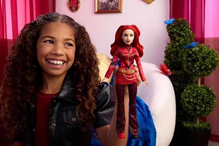 Mattel Disney Descendants: Wicked Wonderland Singing Red Doll with Movie-Inspired Clothes, Sings “Perfect Princess” in English thumbnail 2