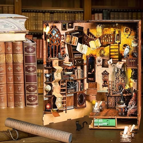 BuzzoXerex DIY Book Nook, Fermalibri in Legno 3D con Copertura Antipolvere, DIY Miniature Kit con Luce LED Manuale per Arredare le Librerie e fare Regali Creativi (Mondo Magico) thumbnail 2