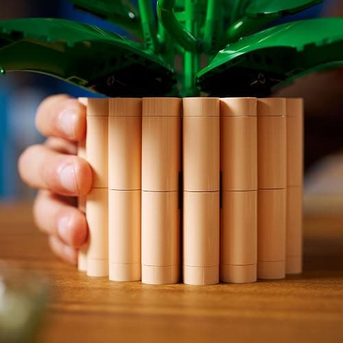 LEGO Botanicals Friedenslilie - Kunstblumen Set mit Zimmerpflanzen für Erwachsene - inkl. künstlicher weißer Blüten & Knospen - DIY Deko für Wohnzimmer oder Schlafzimmer - Geschenk für Frauen - 11504 thumbnail 6