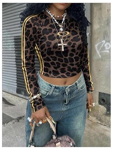 Fitted long-sleeve leopard print crop top  thumbnail 4