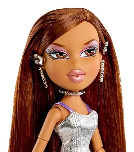 Bratz Charmz Yasmin - Fashion Doll with Collectible Charm Bracelet, Includes Outfit & Accessories, Comes in a Display-Worthy Packaging, Customise and Collect thumbnail 2