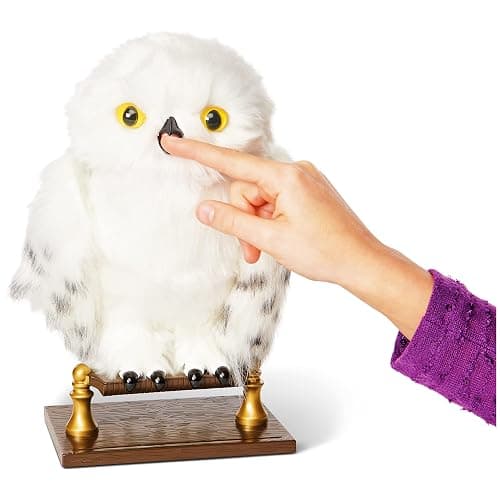 Wizarding World, Enchanting Hedwig Interactive Harry Potter Owl with Over 15 Sounds and Movements and Hogwarts Envelope, Kids Toys for Ages 5 and up thumbnail 4