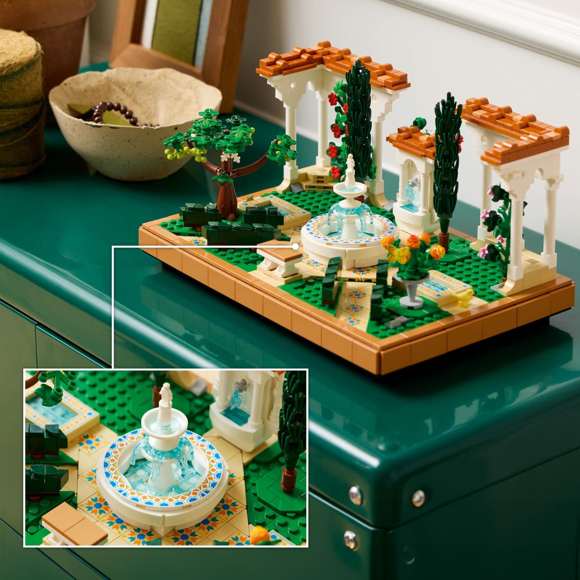 LEGO® Icons Jardín con Fuente Set de construcción y decoración para el hogar y la Oficina con cipreses, parras y Flora diversa, Regalo para Adultos, Modelo reconfigurable 10359 thumbnail 4