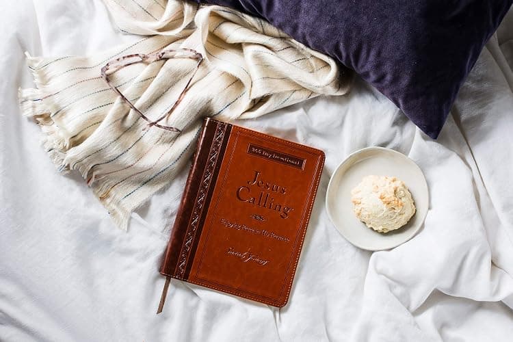 Jesus Calling, Large Text Brown Leathersoft, with Full Scriptures: Enjoying Peace in His Presence (A 365-Day Devotional) thumbnail 4