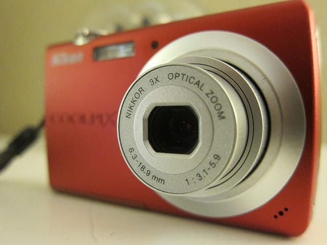 Nikon Coolpix S203 Digital Camera (Red) thumbnail 3
