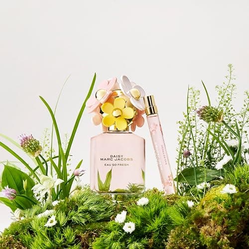 Marc Jacobs Daisy Eau So Fresh Eau de Toilette – Fresh Floral Women's Perfume – With Notes of Raspberry, Wild Rose, Grapefruit & Soft Musks thumbnail 3