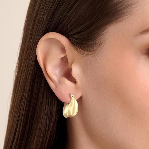 Amazon Essentials (Demi's Pick) Sculpted Hoop Earrings for Women - Gold-Tone Fine Silver Plated, Trendy Jewelry thumbnail 5