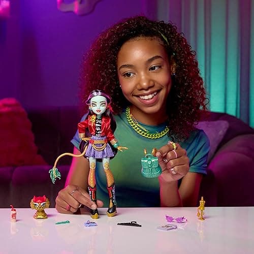 Monster High Jinafire Long Doll, Dragon with Pet Dog Cloudy “Yun Yun” and 7 Accessories Like Sketch Pad, Yogurt Drink, Backpack and More thumbnail 3