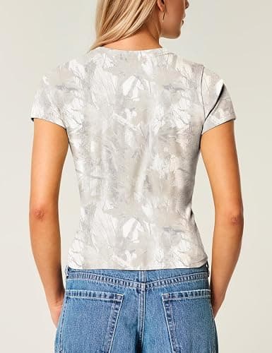Dsewpaur Women’s Camo Shirt Graphic Crop Top Baby Tee Maple Leaf Print Shirts Summer Short Sleeve Round Neck Slim Fit T Shirt thumbnail 3