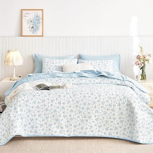 Wake In Cloud - Floral Quilt Set, Coquette Cottagecore Shabby Chic Flower Pattern for Women Teen Girls, Reversible Lightweight Bedspread Coverlet, 3 Pieces, White Blue, Twin/Twin XL Size thumbnail 2