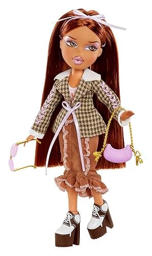 Bratz Stylin' Yasmin Fashion Doll with Customizable T-Shirt for You and Accessories thumbnail 6