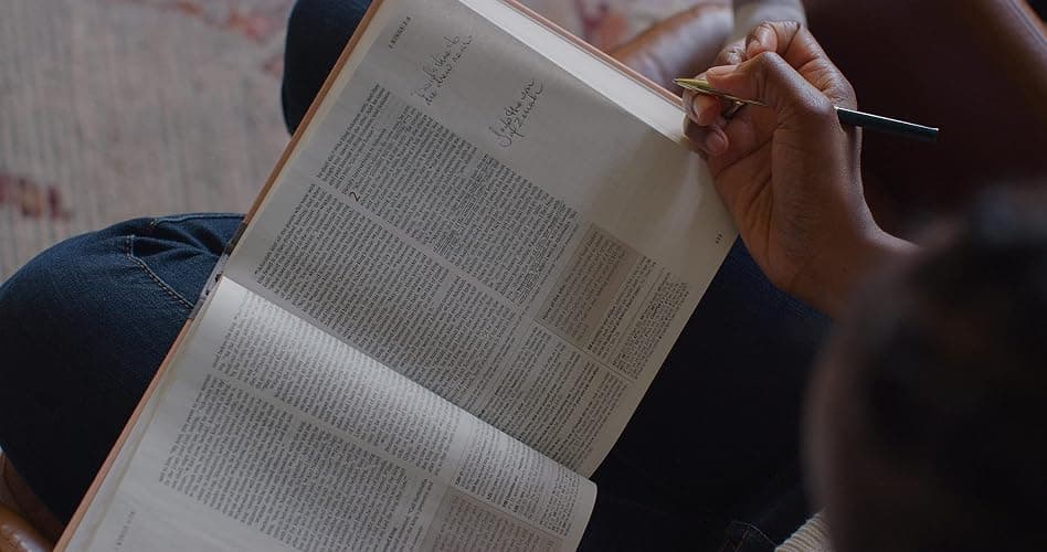 ESV Journaling Study Bible (Cloth over Board, Blush/Ochre, Floral Design): Holy Bible, English Standard Version thumbnail 4