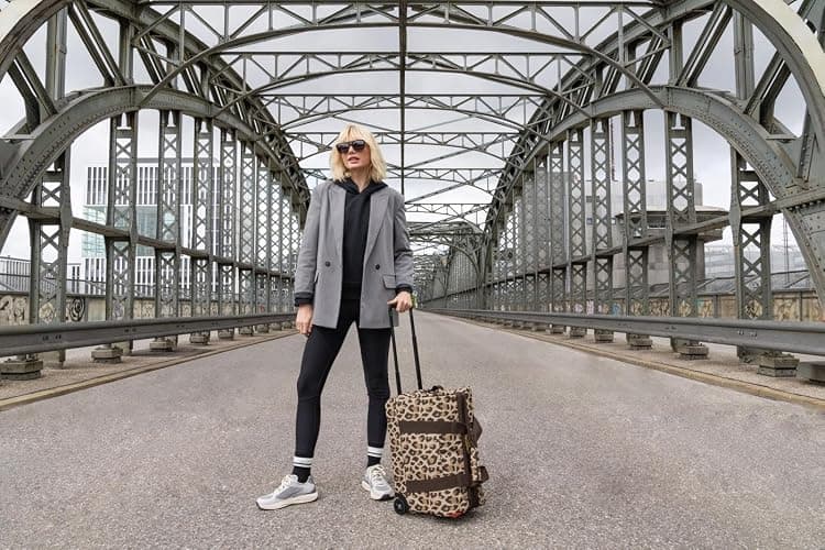 reisenthel allrounder Trolley leo macchiato – Vielseitige Reisetasche auf Rollen für Reisen, Arbeit oder Freizeit – 2-stufiger Teleskopgriff, 2 leichtgängige Rollen thumbnail 2