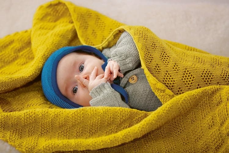 Disana WOLL-BABYDECKE, 100% Bio-Merinowolle GOTS, IVN Best | kuschelweiche Strickdecke mit Ajourmuster | Newborn Baby Kleinkind Kind Unisex | Baby Erstausstattung | Made in Germany | Natur thumbnail 2