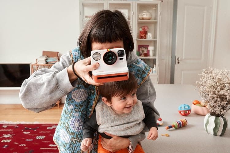 Polaroid Now 3rd Generation I-Type Instant Camera + Film Bundle - Now Black Camera + 16 Color Photos (6560) thumbnail 10