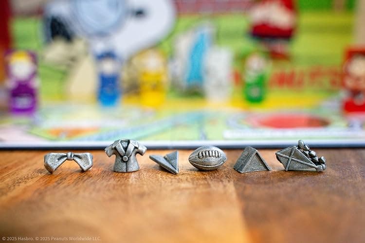 CLUE: Peanuts Board Game, Solve The Mystery of Linus's Missing Blanket with Charlie Brown, Snoopy, & Friends, Explore Iconic Locations Like Lucy’s Booth & Charlie’s House, Officially Licensed Game thumbnail 5