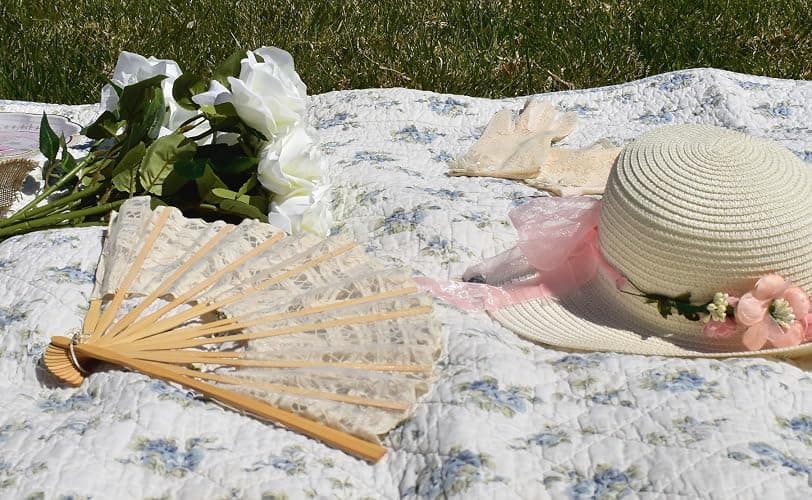BABEYOND Cotton Lace Folding Handheld Fan Embroidered Bridal Hand Fan with Bamboo Staves for Wedding Decoration Dancing Party thumbnail 8