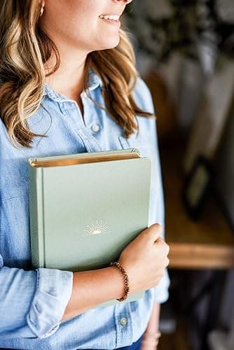 NLT DaySpring Hope & Encouragement Bible (Hardcover Deluxe, Seafoam Green) thumbnail 13