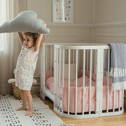 Waldin Babybett aus Holz 7in1 mit Matratze, Mitwachsendes Kinder-Bett, Belüftet, Boden 5-Fach Verstellbar, All-Inclusive-Set, Holz Weiß, Stoffe Lachs - Holz Weiß - Stoffe Lachs thumbnail 2