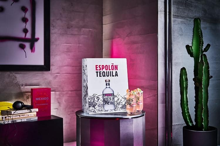 Espolòn Kit Tequila per Paloma: Espolòn Tequila Blanco 70 cl; 2 Bottigliette di Soda al Pompelmo Rosa Thomas Henry 20 cl; 2 Bicchieri Highball e 1 Jigger thumbnail 4