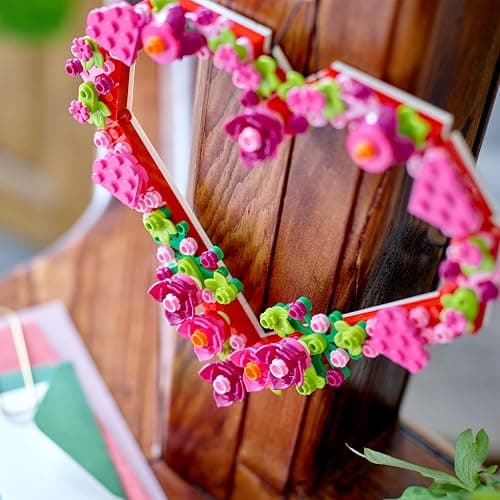 LEGO Cuore Ornamento Giocattolo - Kit di Arti e Mestieri - Modello Artistico da Esposizione con Fiori, Foglie e Cuoricini - Regalo di Compleanno per Bambine e Bambini da 9 Anni in su - 40638 thumbnail 6