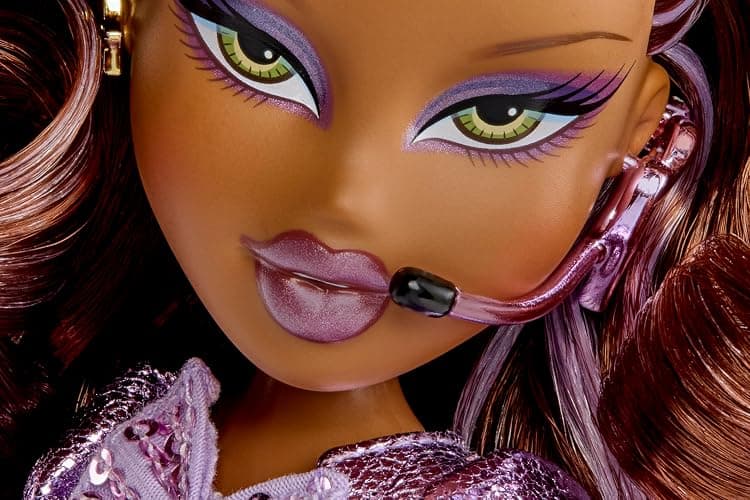 Bratz Pop Starz Sasha Fashion Doll with Accessories and Charm thumbnail 12