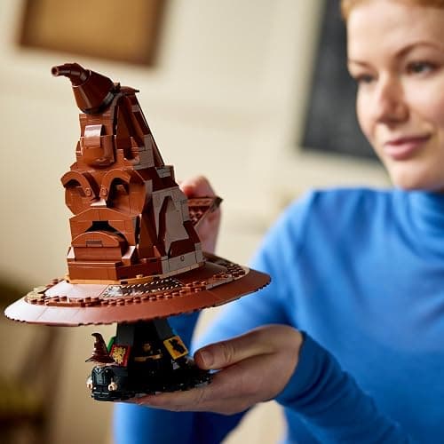 LEGO Harry Potter Der Sprechende Hut, Hogwarts-Modell für Erwachsene, Film-Geschenk für Frauen, Männer, Mama und Papa, mit zufälligen 31 Klangkombinationen, Sortiert Dich in Dein Hogwarts Haus 76429 thumbnail 2