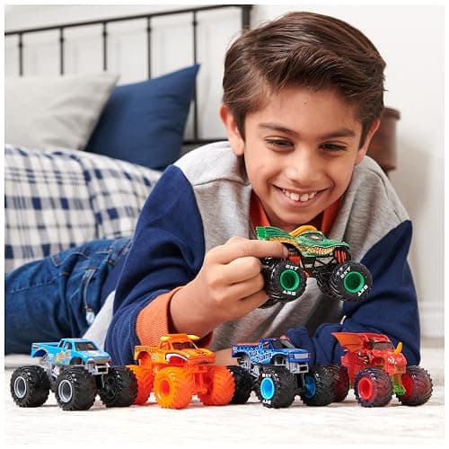 Monster Jam, Official Grave Digger Vs. El Toro Loco Die-Cast Monster Trucks, 1:64 Scale, Kids Toys for Boys Ages 3 and up thumbnail 2