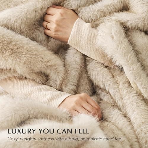 EVERGRACEHOME Luxury Faux Fur Throw Blanket, Soft Fluffy Faux Mink Blankets for Bed, Couch, Sofa, Thick Cozy Plush Warm Fur Throws with Reversible Velvet, Tipped Golden Fox, 50"x60" thumbnail 4