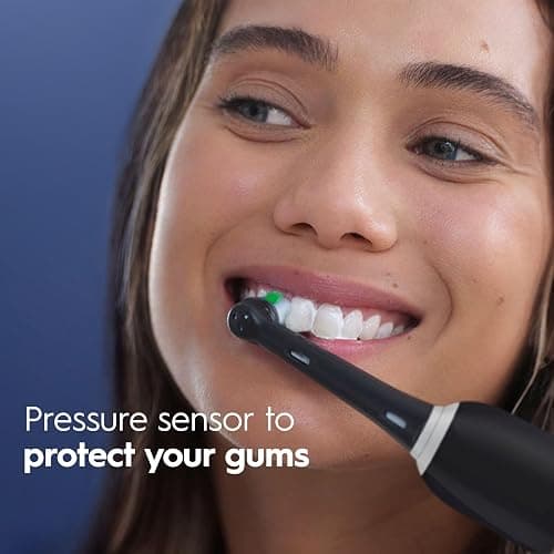 Oral-B Pro 1000 Rechargeable Electric Toothbrush, Black thumbnail 3