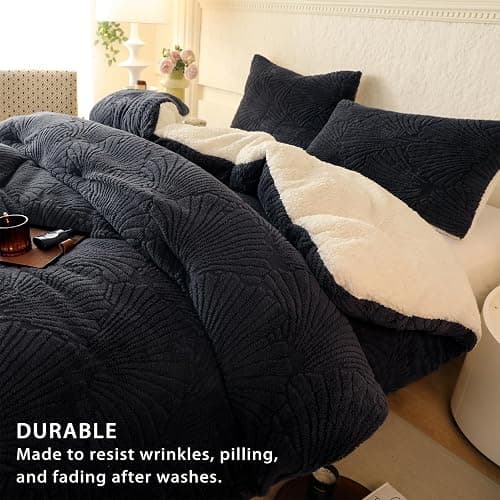 tohrisa Seashell Jacquard Sherpa Comforter Set Warm Cozy Premium Bedding 3 Pieces, Full/Queen Size Geometric Pattern Quilt Comforter with 2 Pillowcases(90"X90" Grey) thumbnail 5