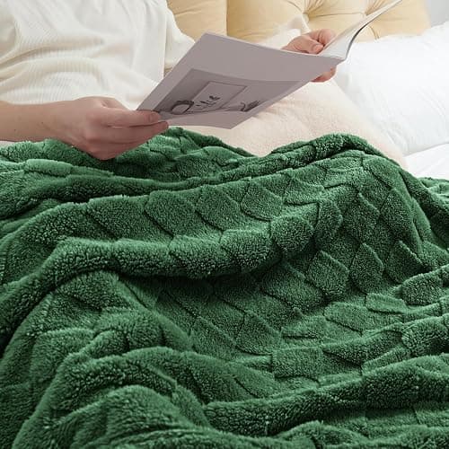 Exclusivo Mezcla Fleece Throw Blanket for Couch,Super Soft and Warm Lightweight Checkered Pattern Blankets for All Seasons, 50x60 Inches, Forest Green thumbnail 5