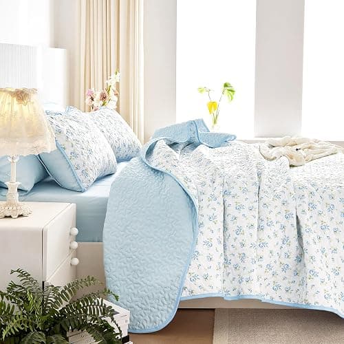Wake In Cloud - Floral Quilt Set, Coquette Cottagecore Shabby Chic Flower Pattern for Women Teen Girls, Reversible Lightweight Bedspread Coverlet, 3 Pieces, White Blue, Twin/Twin XL Size thumbnail 5