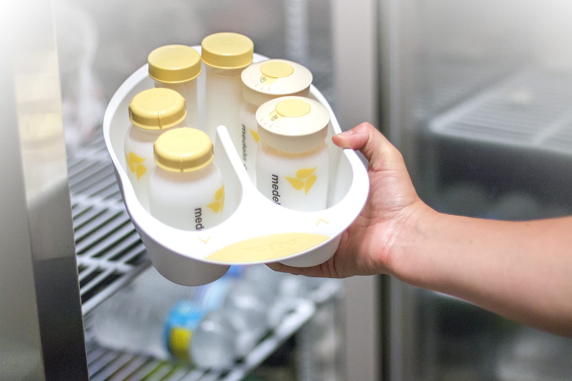Medela Breastmilk Storage Solution Set, Including 6 x 150ml Bottles, 6 x 80ml Breastmilk Storage Tubes, 20 x 180ml Storage Bags thumbnail 3
