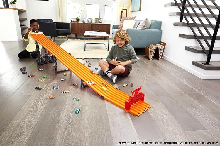 Hot Wheels Toy Car Playset with Lights, Sounds & 6 1:64 Scale Vehicles, Super 6-Lane Raceway, 8-foot Track that Rolls Up for Storage (Amazon Exclusive) thumbnail 2
