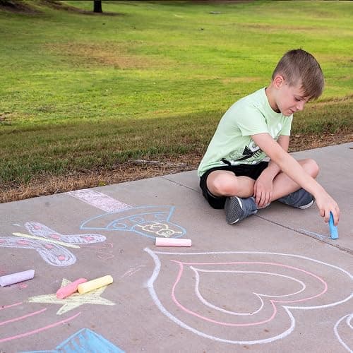 JOYIN 160 PCS Sidewalk Chalks Set-16 Colors Non-Toxic Washable Jumbo Chalk for Outdoor Art Play, Painting on Chalkboard, Blackboard and Playground thumbnail 2