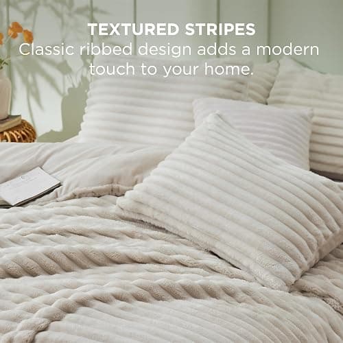 Bedsure Fluffy Comforter Set Full Size - Super Soft Faux Fur Bed Set Linen, Warm Plush Fleece Winter Bedding, 3 Pieces, 1 Shaggy Fuzzy All Seasons Full Size Comforter with 2 Pillowcases thumbnail 4