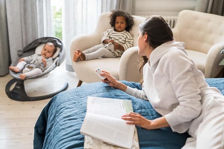 MoMi KENANI Transat balancelle jusqu’à 9 kg, pliable, télécommande et Bluetooth pour smartphone, alimentation piles et secteur, harnais de sécurité 5 points, pare-soleil, moustiquaire thumbnail 15