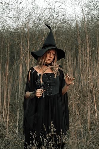 Scarlet Darkness Renaissance Costume Women Pirate Dresses Split Bell Sleeve Medieval Ren Faire Dress with Pockets thumbnail 3