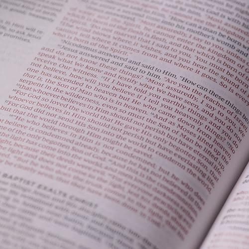 The Prayer Bible: Pray God’s Word Cover to Cover (NKJV, Burgundy Leathersoft, Red Letter, Comfort Print) thumbnail 6