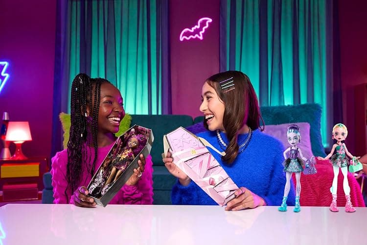 Monster High Buried Secrets Dolls and Accessories, Cozy Creepover Theme with Mystery Doll and 5 Unboxing Surprises (Characters May Vary) thumbnail 2