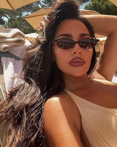 GUVIVI Retro Oval Sunglasses for Women Chic Cat Eye 90s Sunnies Lightweight Narrow Shades Trendy UV protection Sun Glasses thumbnail 2
